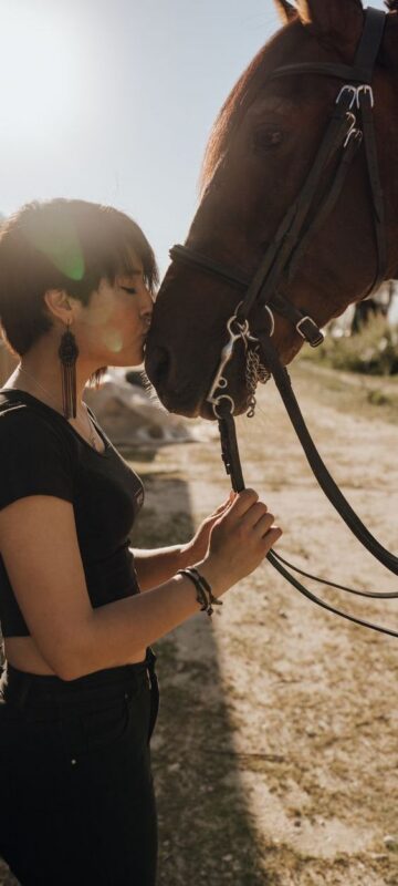 woman equine therapy